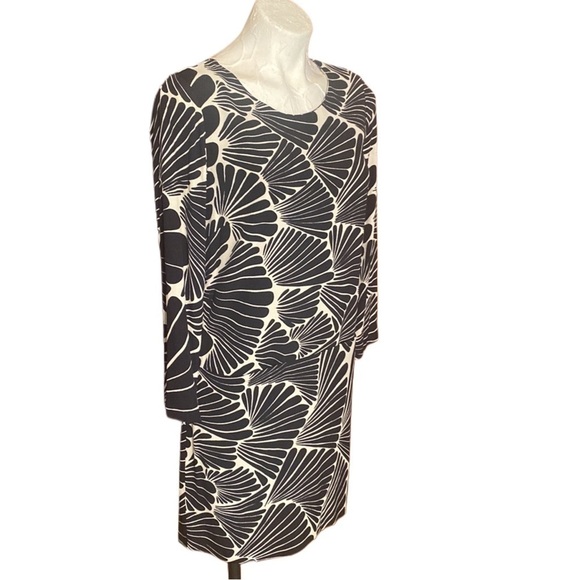J. Crew Black and White Pocketed Shift Dress Shell motif office or party Size 6 - Picture 3 of 10